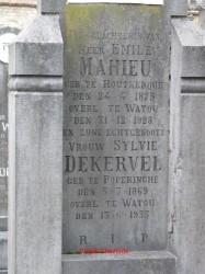Rustplaats van Emile MAHIEU (24/04/1875-31/12/1928) echtgenoot van  Sylvie DEKERVEL (05/05/1869-13/06/1935), begraafplaats van Watou (05/2008).